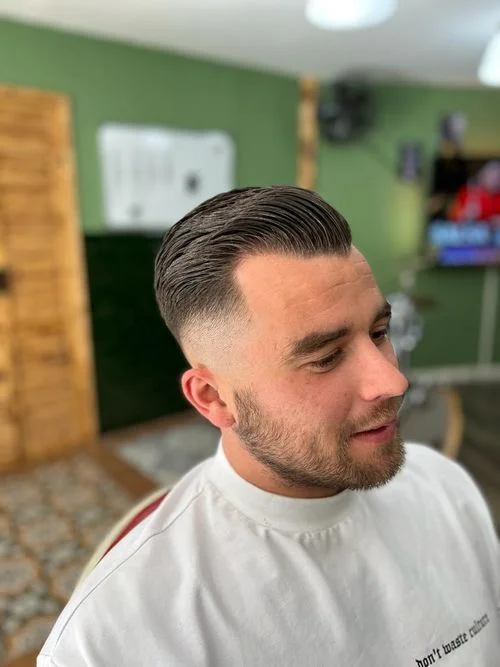  Haircut of a customer